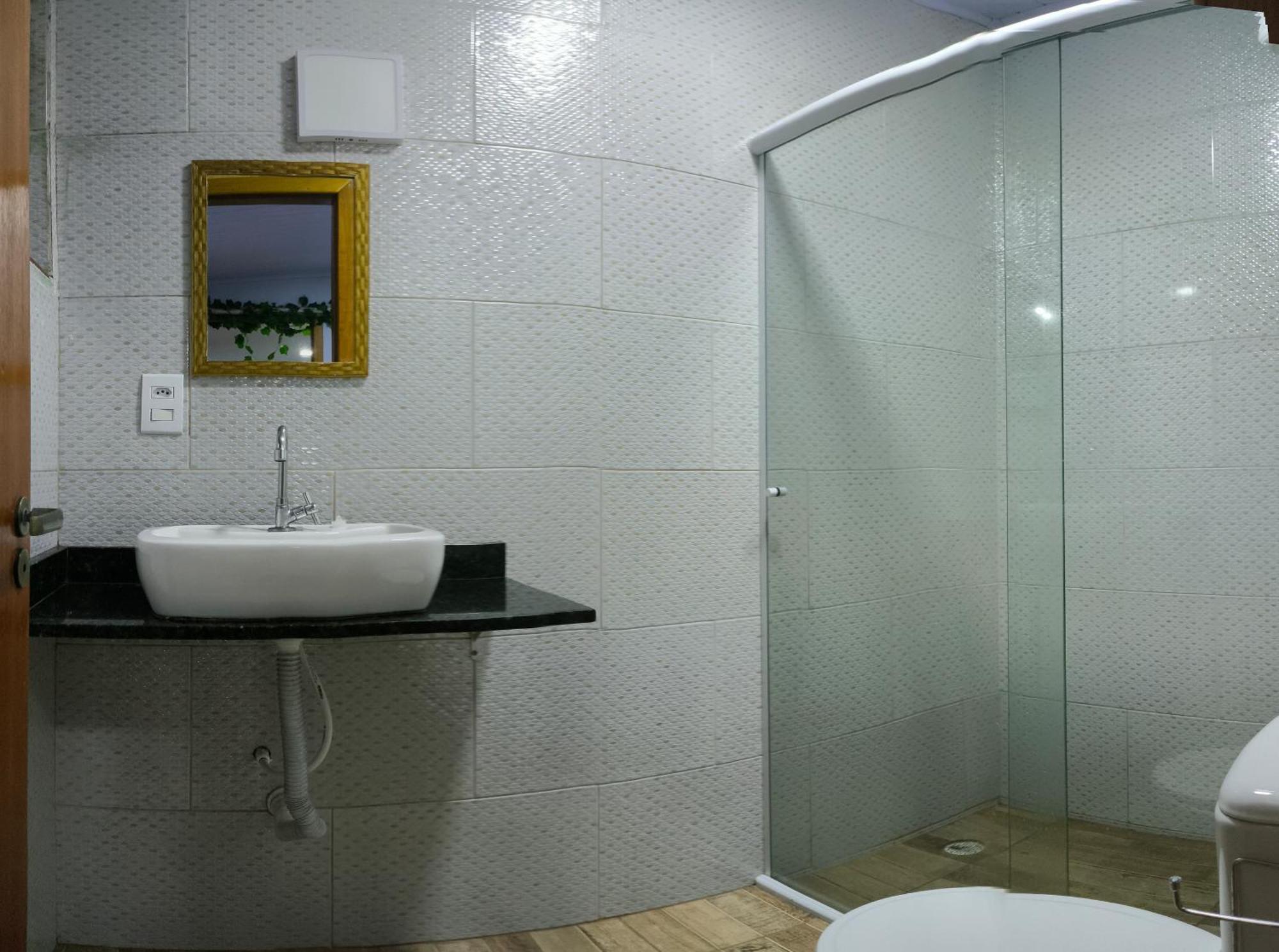 Casa Rustica, Ubatuba, 40 Metros Da Praia, Ar Condicionado, Area De Lazer, Wifi, Tv A Cabo, Equipada *